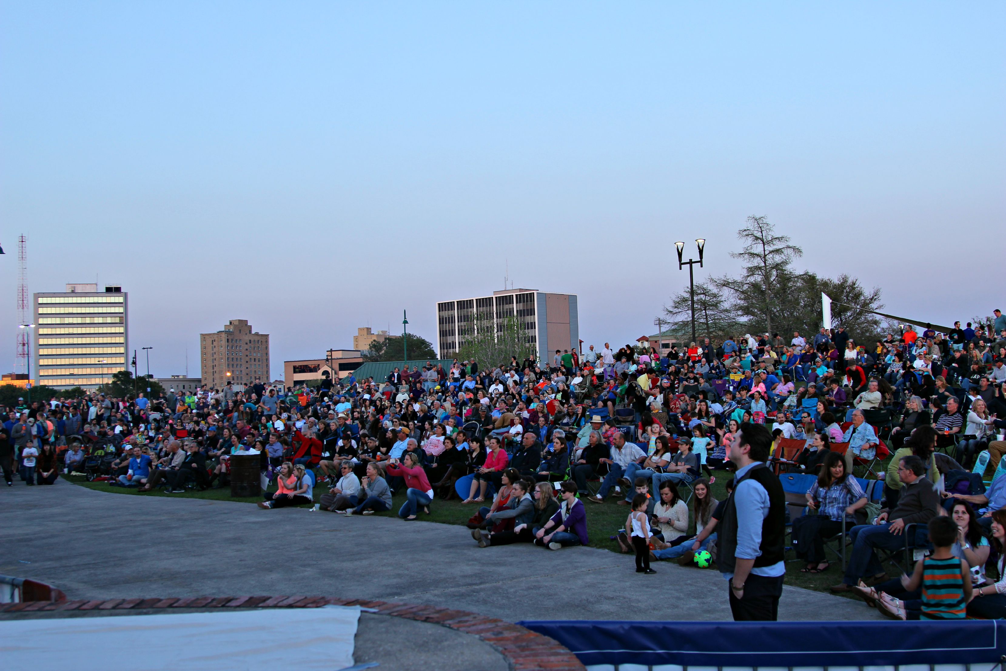liveatthelakefrontcrowd